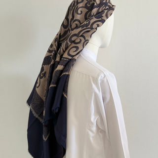 Accessoires Sawmah : turbans, chachias et ghutra choisis pour terminer une tenue avec justesse.